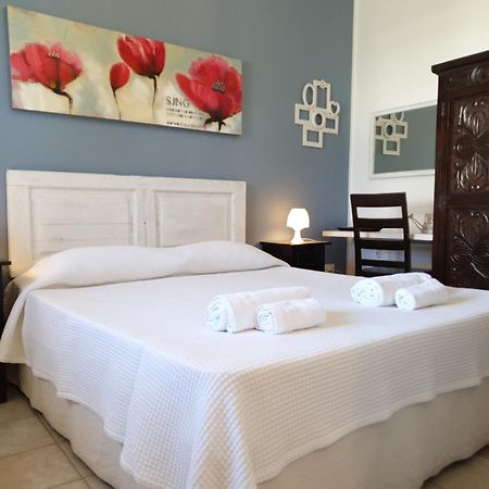 Blue Dolphin Guest House Алгеро Екстериор снимка